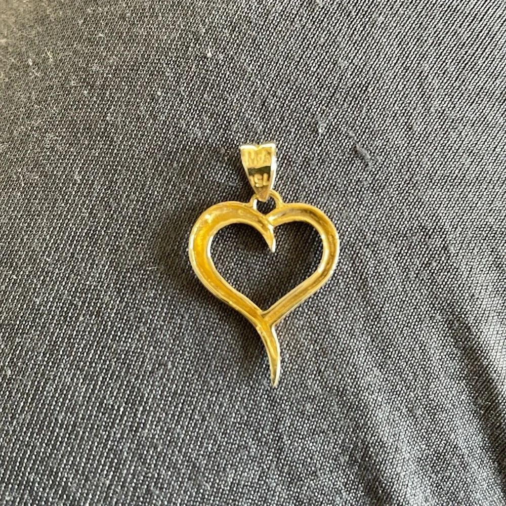 18k Gold Heart Pendant - Picture 5 of 11